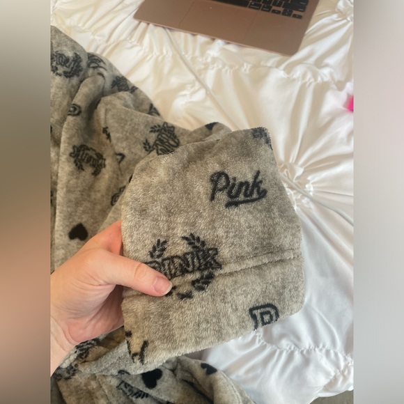 Bath Robe! - Picture 3 of 4